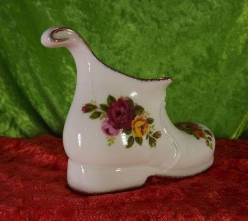 "COTTAGE ROSE" 4 PIECE SET OF ENGLISH FINE BONE CHINA - VINTAGE - from SUEZYT **FREE SHIPPING**