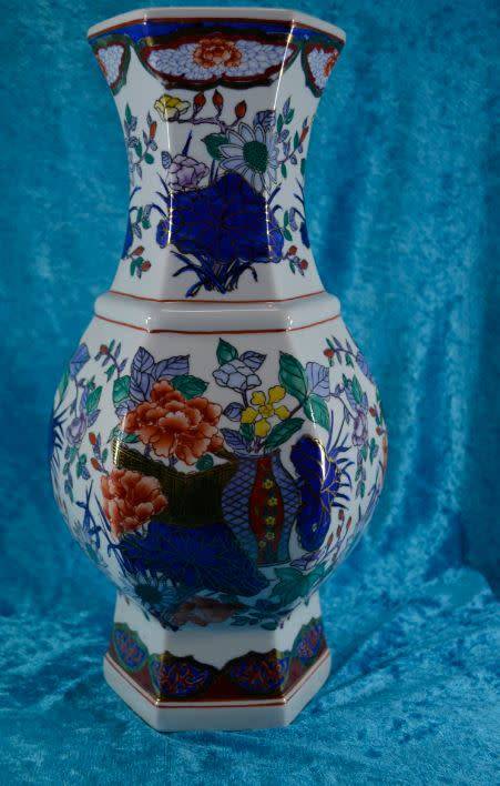 VINTAGE JAPANESE IMARI STYLE VASE  - from SUEZYT