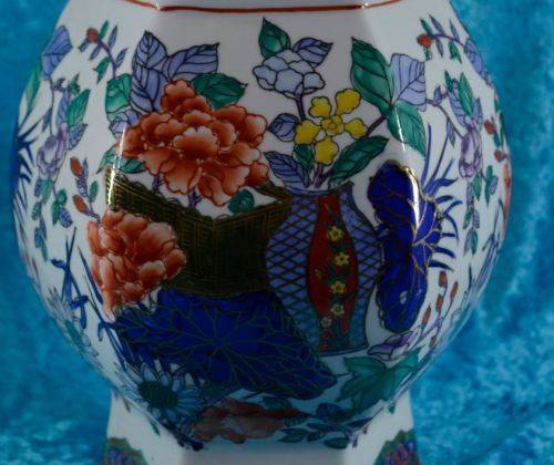 VINTAGE JAPANESE IMARI STYLE VASE  - from SUEZYT