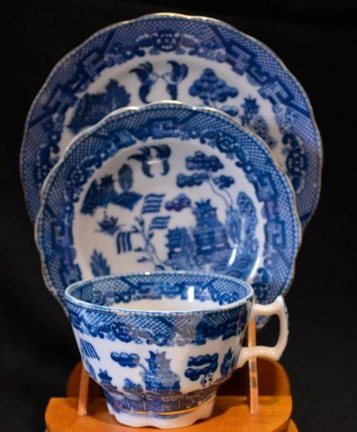 MARUKACHI CHINA TRIO WITH JAPANESE SCENE -  from SUEZYT