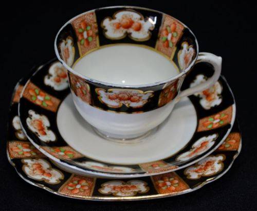 ROYAL ALBERT IMARI STYLE TRIO C 1920s - from SUEZYT