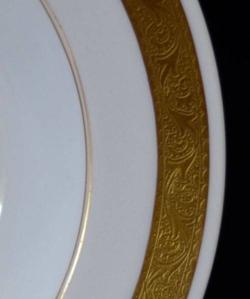 MINTON GOLD ENCRUSTED ROYAL CREST PLATE - from SUEZYT