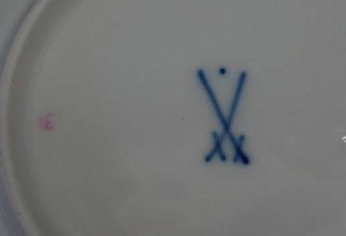 MEISSEN SCATTERED FLOWERS DISH #3 - BLUE DOT PERIOD - from SUEZYT