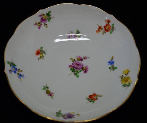 MEISSEN SCATTERED FLOWERS DISH #1 - BLUE DOT PERIOD - from SUEZYT