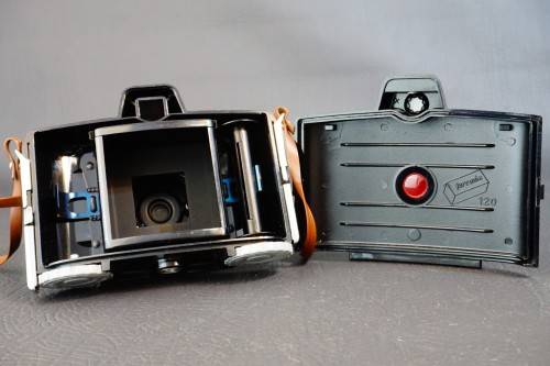 Eura Ferrania Vintage Art Deco Italian 6x6 120 Film Camera with Case **Good Condition**