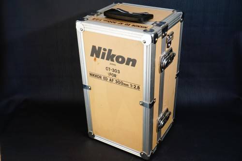 Nikon Nikkor AF ED 300mm F2.8 Telephoto Lens in Nikon AF Mount W Trunk and Hood  **Great Condition**