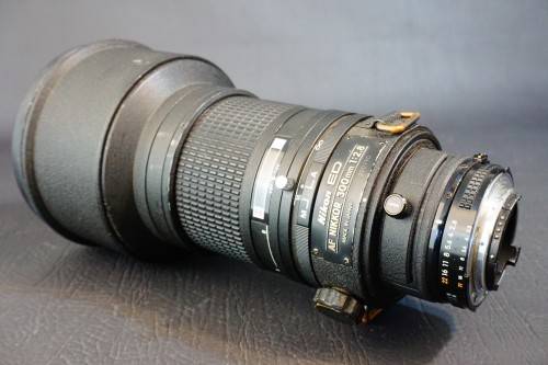 Nikon Nikkor AF ED 300mm F2.8 Telephoto Lens in Nikon AF Mount W Trunk and Hood  **Great Condition**