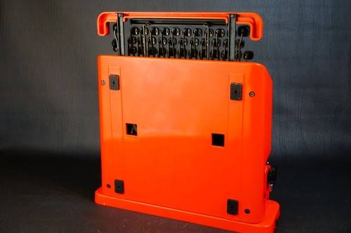 Olivetti Valentine Portable Red Typewriter with Carry Case by Ettore Sottsas **Excellent Condition**