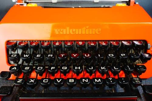 Olivetti Valentine Portable Red Typewriter with Carry Case by Ettore Sottsas **Excellent Condition**