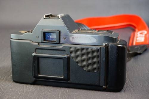 Canon T70 35mm SLR Camera with Canon FD 35-70mm F3.5-4.5 Lens   **Great Condition**