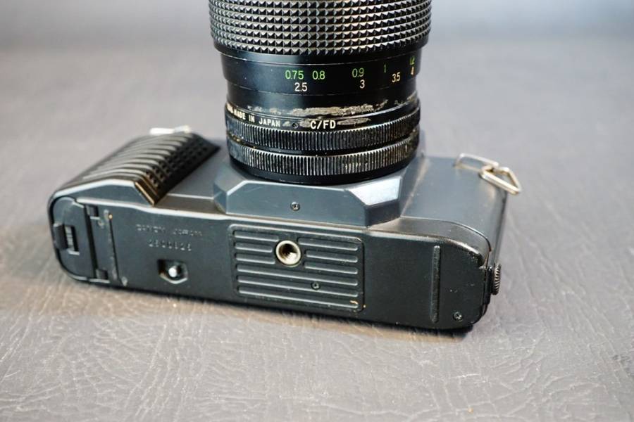 Canon T50 35mm SLR Camera with Vivitar 35-70mm F3.5 Lens   **Great Condition**