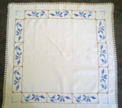 Linen cross-stitch small tablecloth / centerpiece