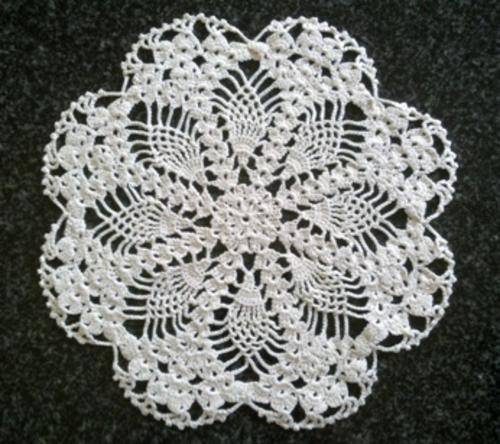 Pretty cotton crochet doilie 27cm