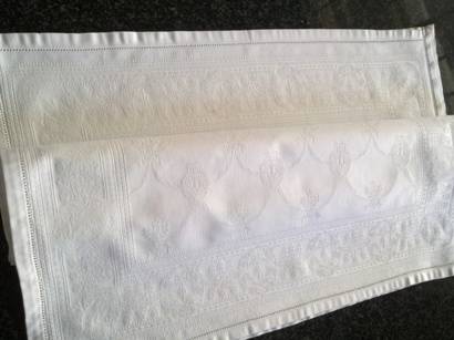 Lovely pair of large vintage Damask dinner serviettes