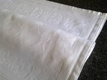 Lovely pair of large vintage Damask dinner serviettes