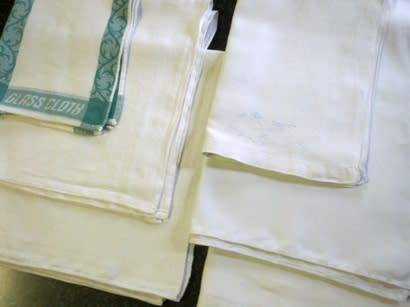 Six vintage kitchen and hand towels