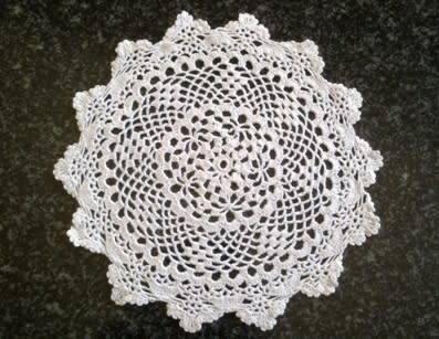 Two vintage white cotton crochet doilies 18cm
