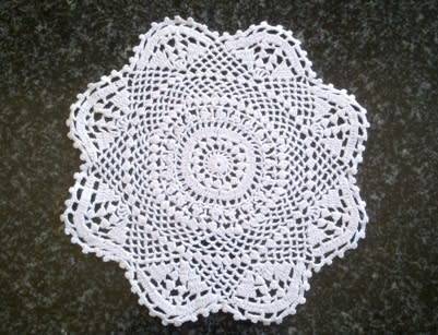Two vintage white cotton crochet doilies 18cm