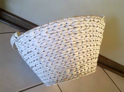 White woven basket with handles 18cm