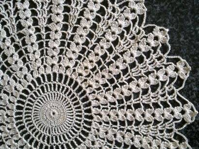 Attractive cream crochet doilie 29cm