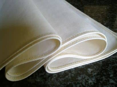 Pair of ivory Irish linen dinner serviettes