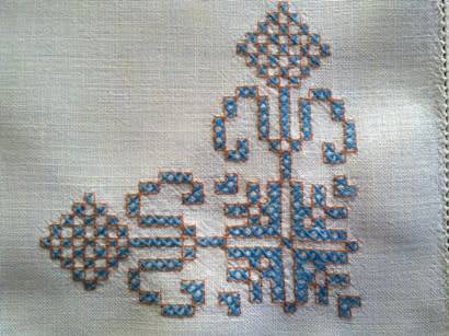 Ten hand embroidered white linen dinner serviettes