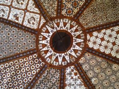 Striking large round cotton batik style tablecloth - 1.95m