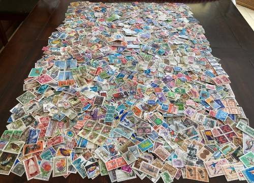 BULKLOT SALE - World mixture off paper. Thousands and thousands of stamps
