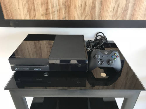 Xbox One 500GB, Black, like new, with original wireless controller.