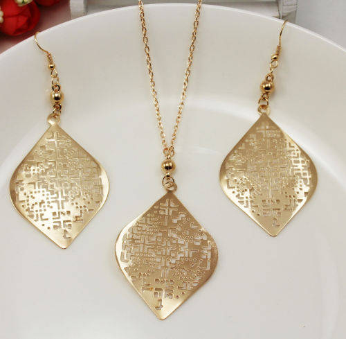 Leave Themed Pendant Necklace Chain Earrings Jewelry Set