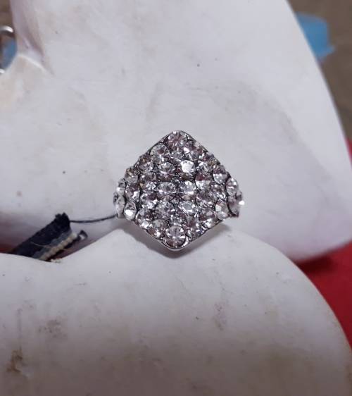 Elegant Silver WhiteTopaz Ring