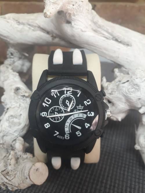 Large Quarts Watch Silicone Strap Black and White
