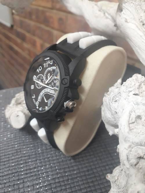 Large Quarts Watch Silicone Strap Black and White
