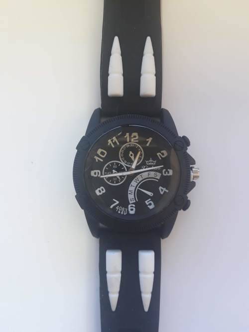 Large Quarts Watch Silicone Strap Black and White