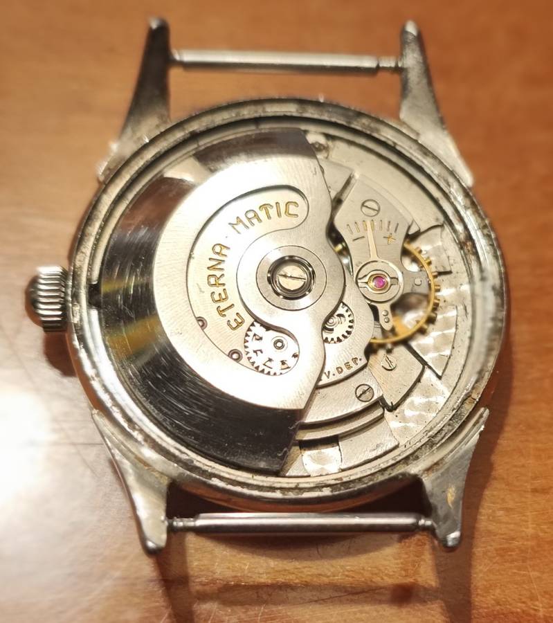 Vintage Eternamatic mens watch in good working condition.