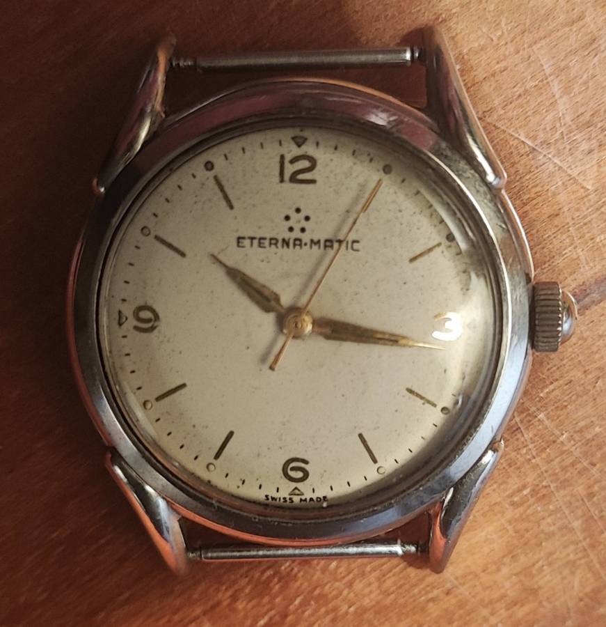 Vintage Eternamatic mens watch in good working condition.