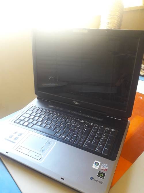 Fujitsu Siemens Amilo xi 2528 Laptop **Please Read