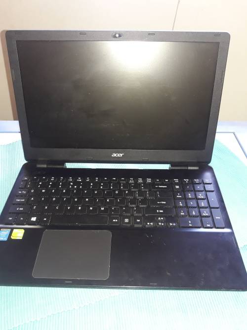 Acer Travelmate P256 Intel Core i5 1.7 GHz - Intel HD Graphics 4400 Laptop - please read first!