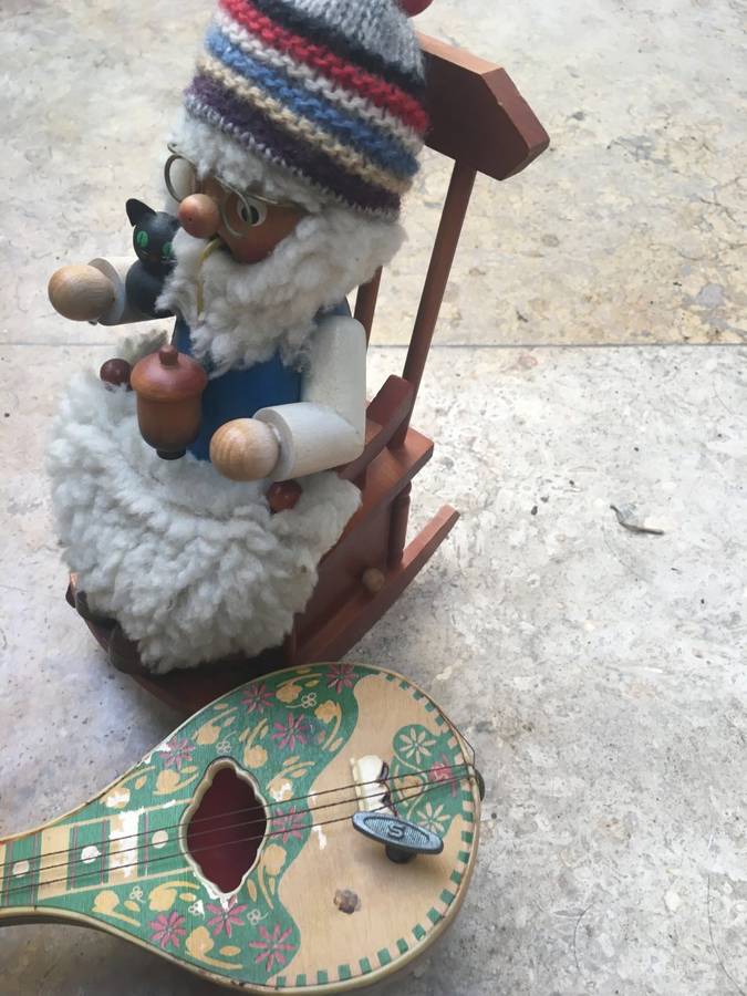 STEINBACH "Grandpa" Smoker & Musical S755 GERMAN Wooden Nutcracker S755 and banjo