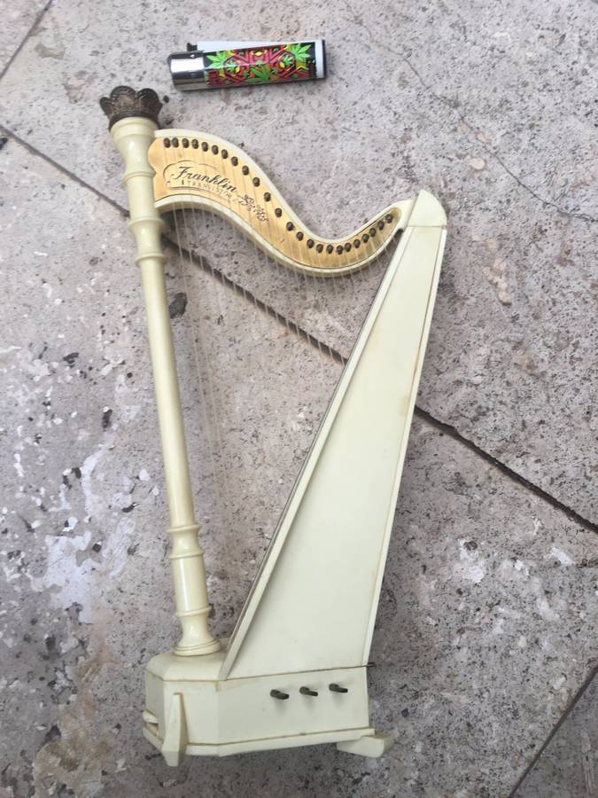 Vintage Franklin 8 Transistor Harp  Radio Japan , untested