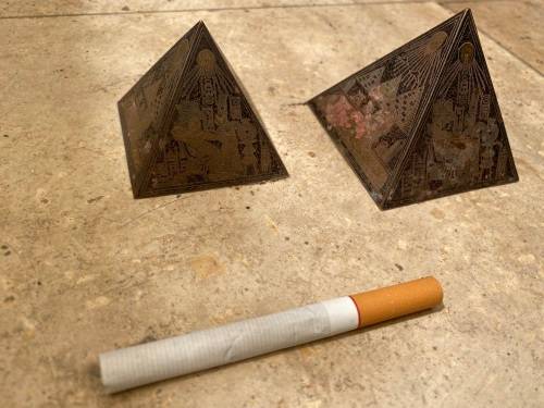 vintage brass Egypt Egyptian hieroglyphics pair of pyramid pyramids paperweight
