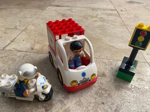 duplo emergency services bike and ambulance with traffic light