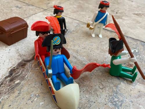 vintage Playmobil indian canoe with 5 figure figures 1974 , chest with extras