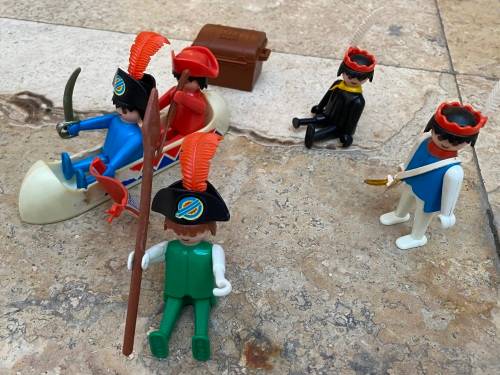 vintage Playmobil indian canoe with 5 figure figures 1974 , chest with extras
