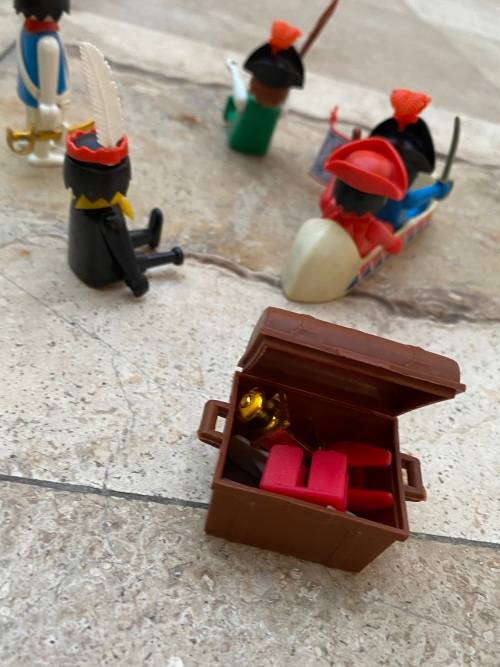 vintage Playmobil indian canoe with 5 figure figures 1974 , chest with extras