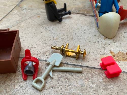 vintage Playmobil indian canoe with 5 figure figures 1974 , chest with extras