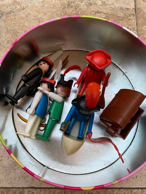 vintage Playmobil indian canoe with 5 figure figures 1974 , chest with extras