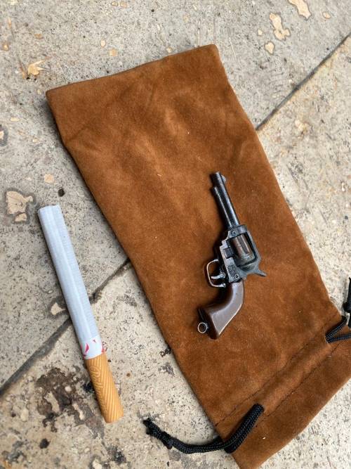 vintage cap gun key ring Hong kong in star tin