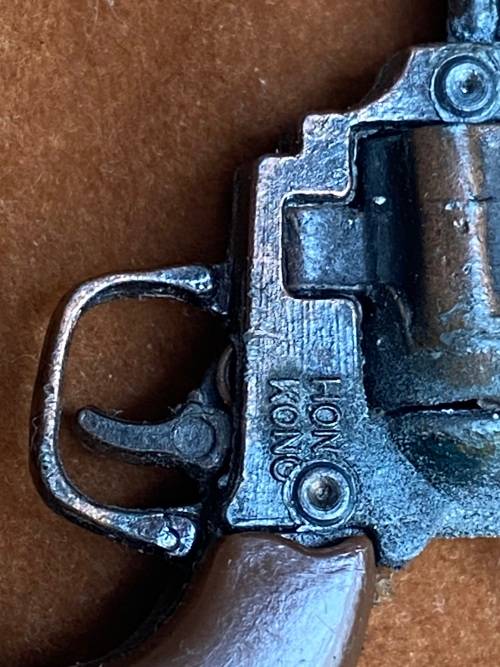 vintage cap gun key ring Hong kong in star tin