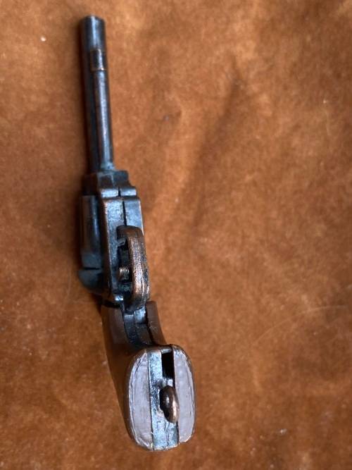 vintage cap gun key ring Hong kong in star tin